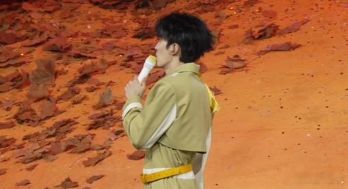 赵小童直播 家人们，赵小童直播一开启就像给直播间施了魔法，他那带着小俏皮的开场白