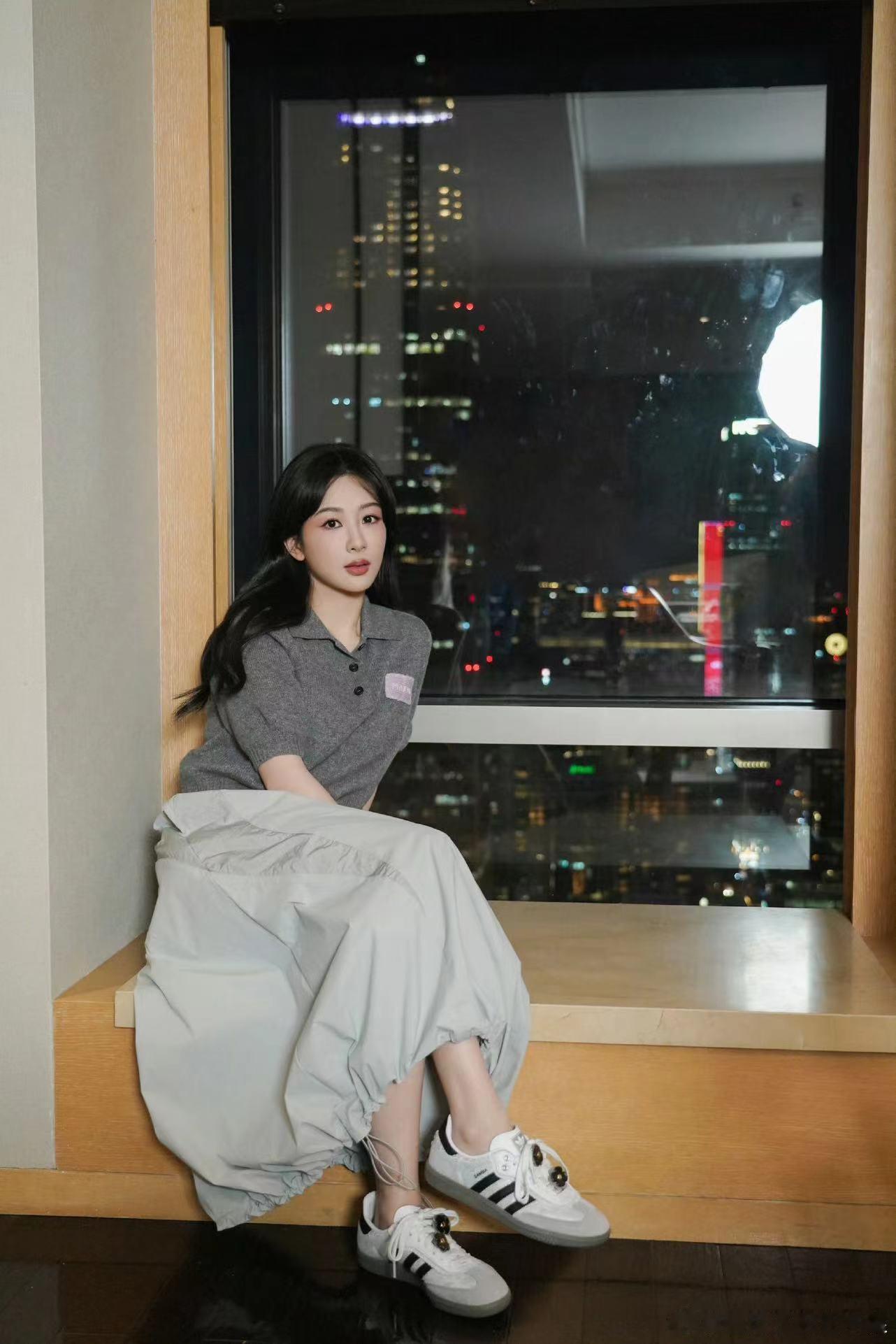 #杨紫温柔学姐风##杨紫休闲风四宫格随拍#杨紫温柔学姐风，好美好会拍，[打cal