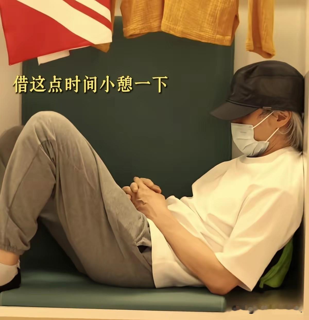 周星驰是如何硬刚偷票房的行为？他成了第一个吃螃蟹的人，他从来不怕得罪人。

电影
