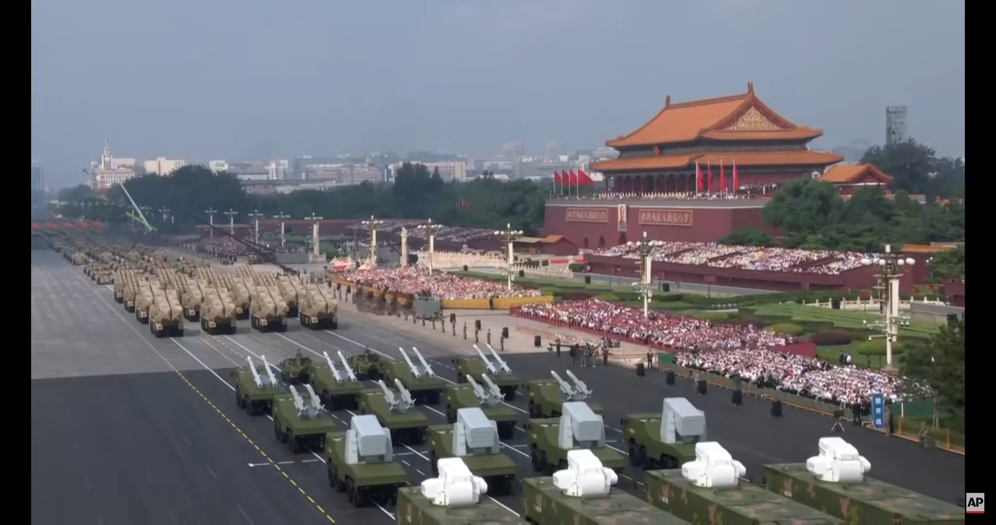 阅兵九三阅兵解读关注我九三看更多展示了全新LY-1舰载高能激光武器系统，去年中国