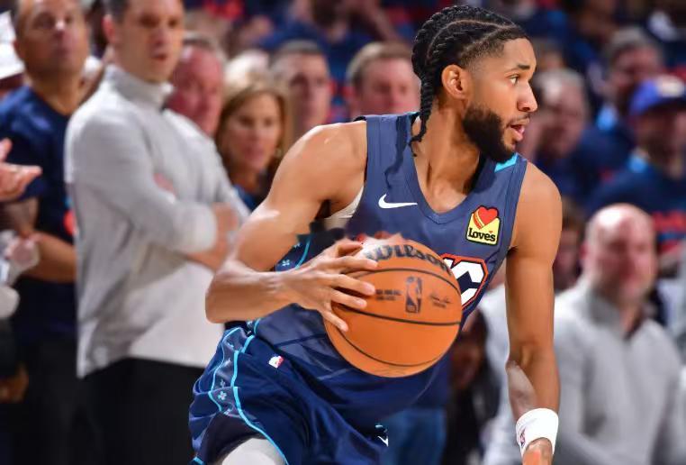 以赛亚-乔常规赛的三分命中率高达42.3%，达到了个人职业生涯的最高点。结果到了