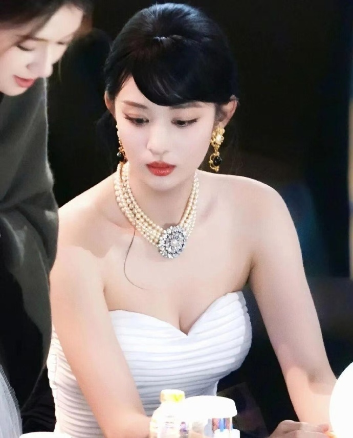 王楚然美得像游戏CG 王楚然美得像游戏CG，王楚然的美貌没有上限啊~ 