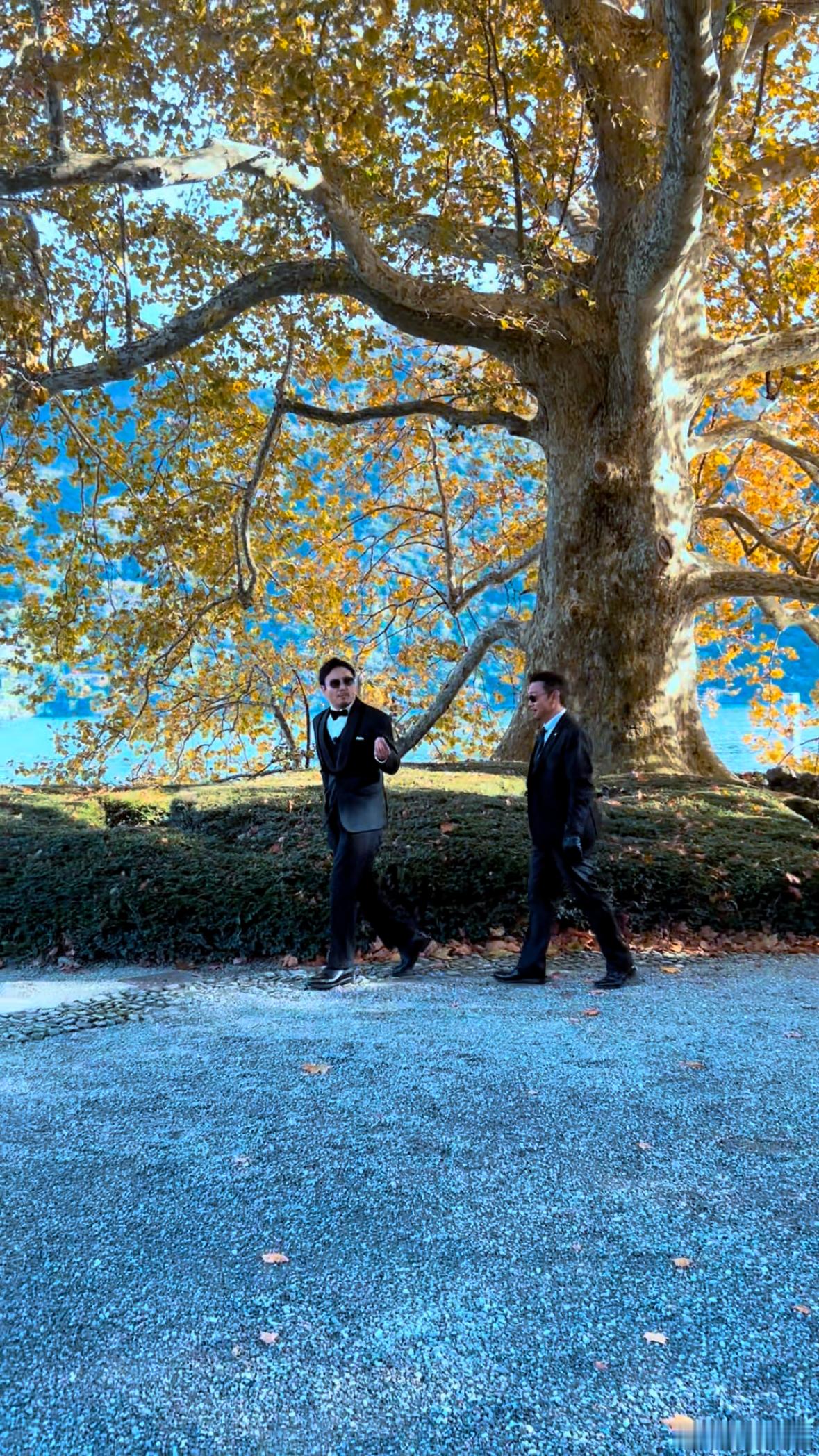 出发团这把真是完颜局 看到出发家族在米兰的路透照，我真的是被他们的时尚感惊到了！