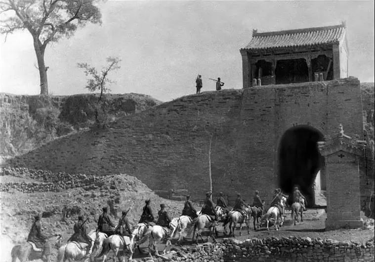 1938年10月，八路军进入平型关。
平型关大捷打破了“日军不可战胜”的神话，粉