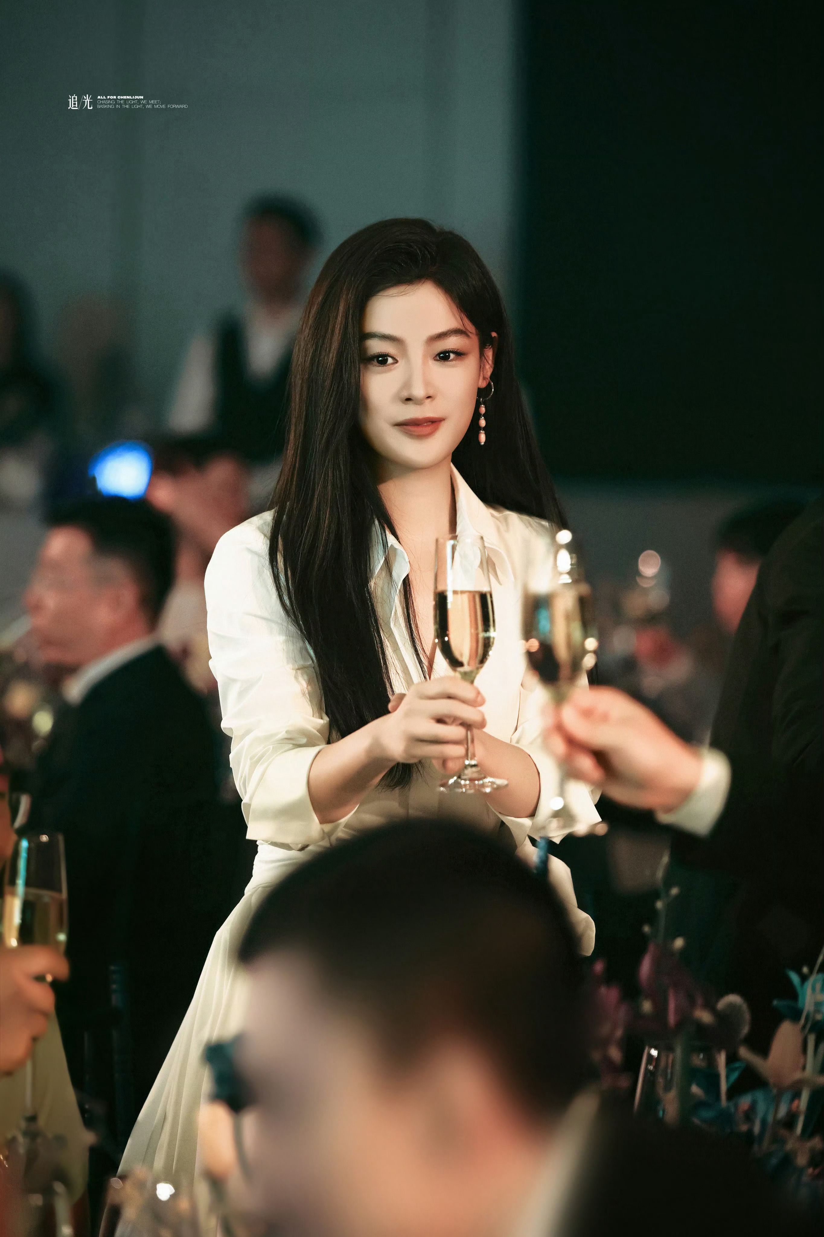 全体注意‼️这次高脚杯里不是椰子汁了！ 