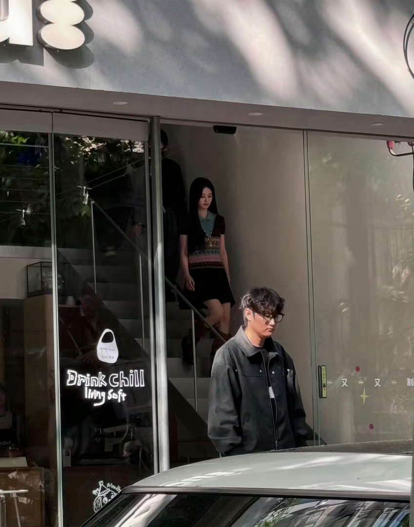 白鹿周翊然同拍MV路透白鹿周翊然拍MV路人视角 白鹿周翊然同拍mv路透！！ 