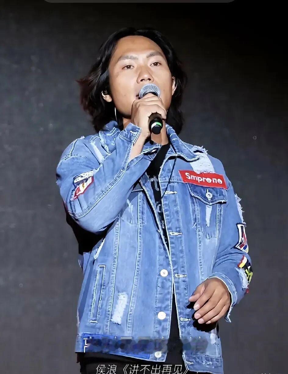 你知道吗？反正我是第一次听说。

因为在成都演唱会上，临时加唱了刘欢老师的歌《弯