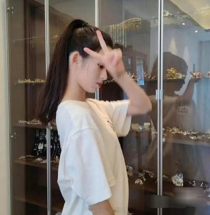 黄杨某甜有关问题最新通报网友的评论太有趣了，假耳环和这家鉴定机构的生意马上会爆火