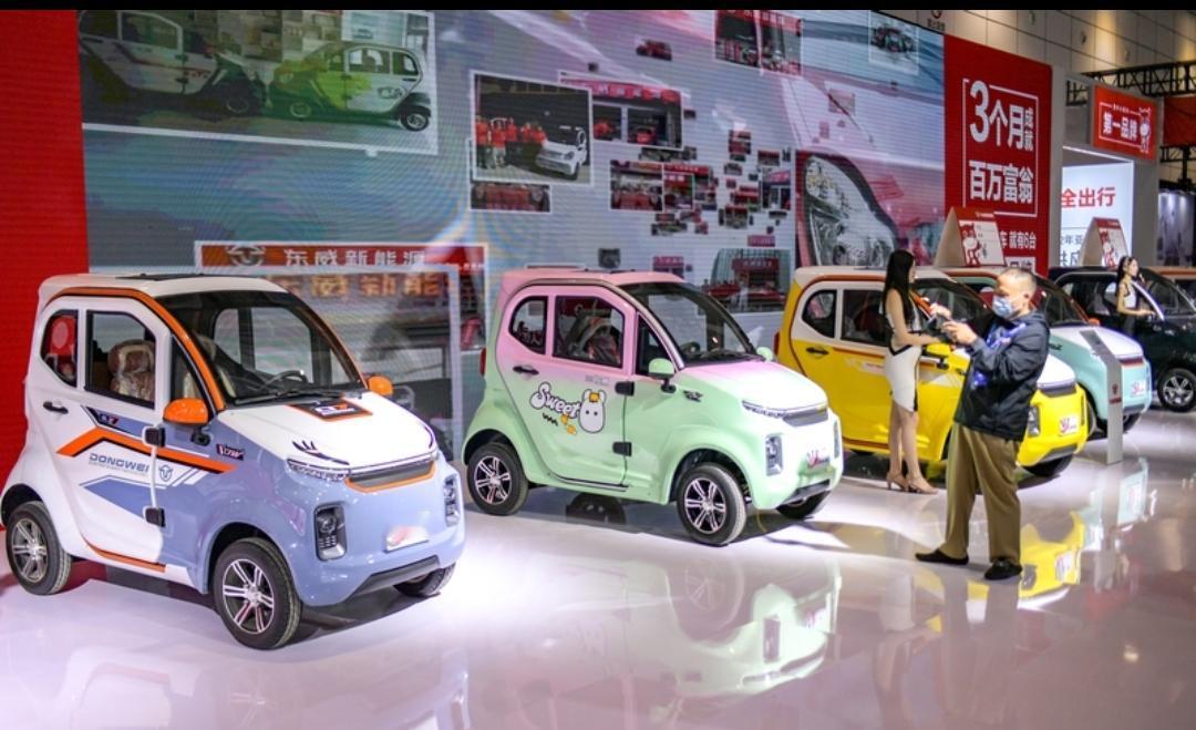 “老头乐”让不让上路真是个热议话题，说让上吧，这隐患可不少。它通常指电动三、四轮