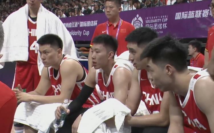 恭喜中国男篮蒋浩然迎来国家队梦幻首秀！在今天中国男篮以113：79击败喀麦隆男篮