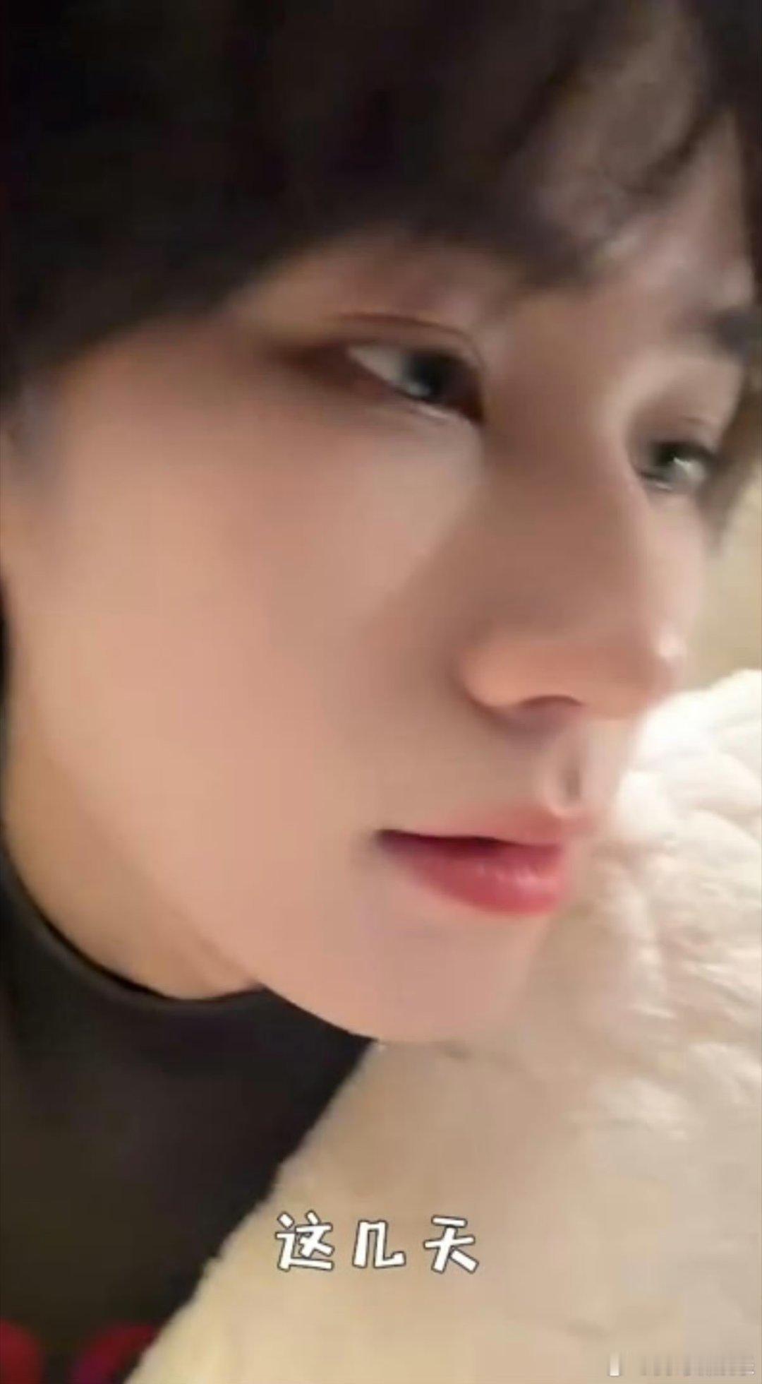 张真源小张盲盒每一次更新都有不一样的惊喜，张真源随性碎碎念，把生活点滴和心绪娓娓