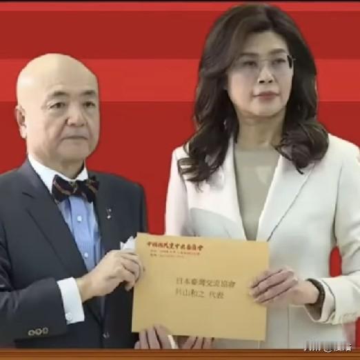 郑丽文对“脚盆鸡“的爱出乎意料，高调捐款100万，不管是日元还是新台币都是大手笔