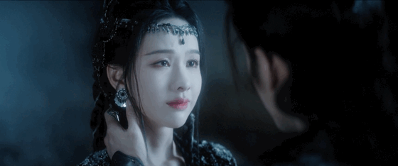 武拾光阻止雾妄言断尾雾妄言的断尾，是幻境爱意落进现实的证明。从前虚幻牵绊，如今以