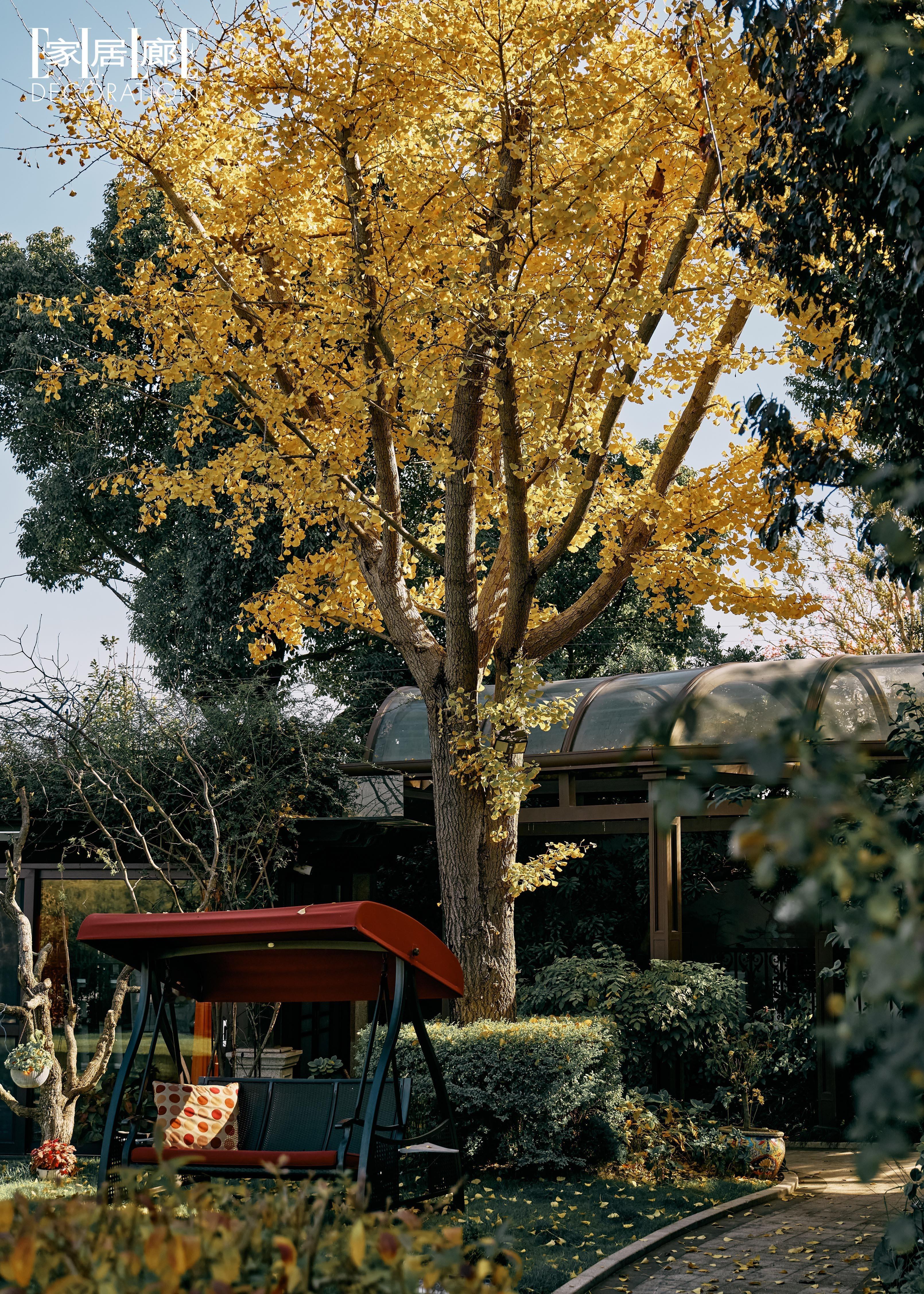 刷到一组家装大片，来自演员范明与厉玲的家，以家为“艺术空间”，画室、收藏品、家庭