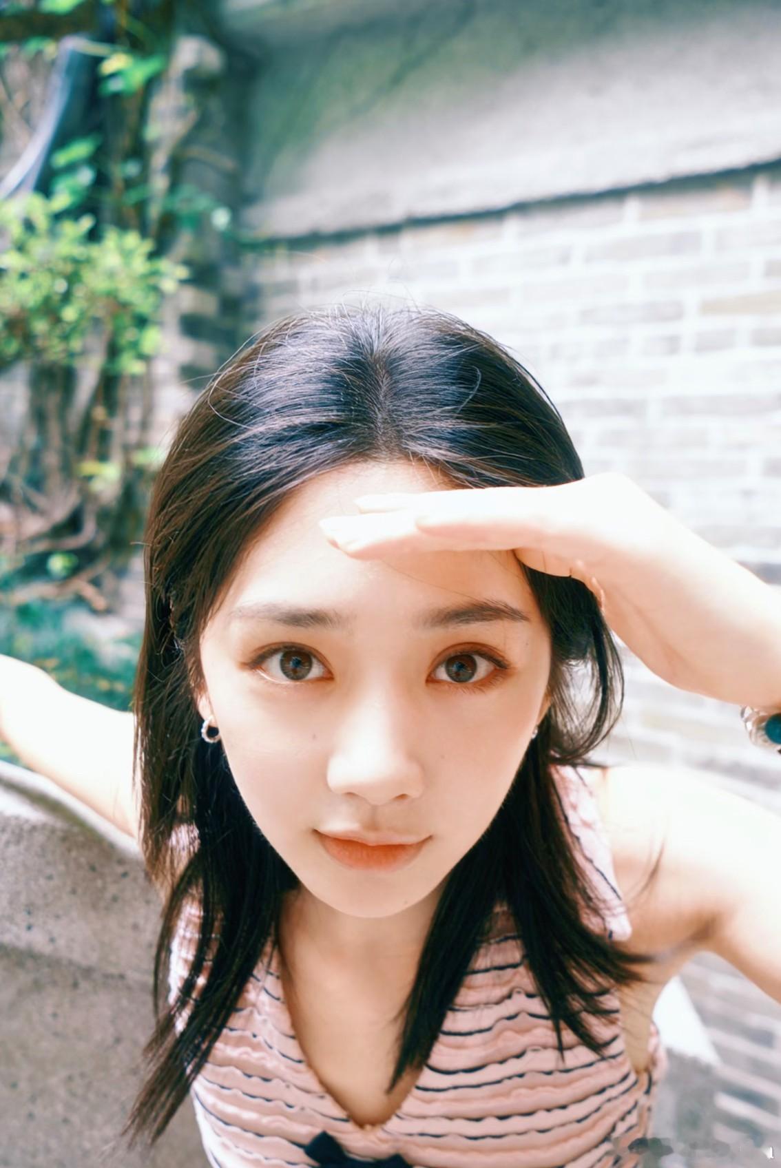 王影璐本名王璐璐 原来高冷姐姐的真名这么甜！“王璐璐”自带一种邻家女孩的亲切感，