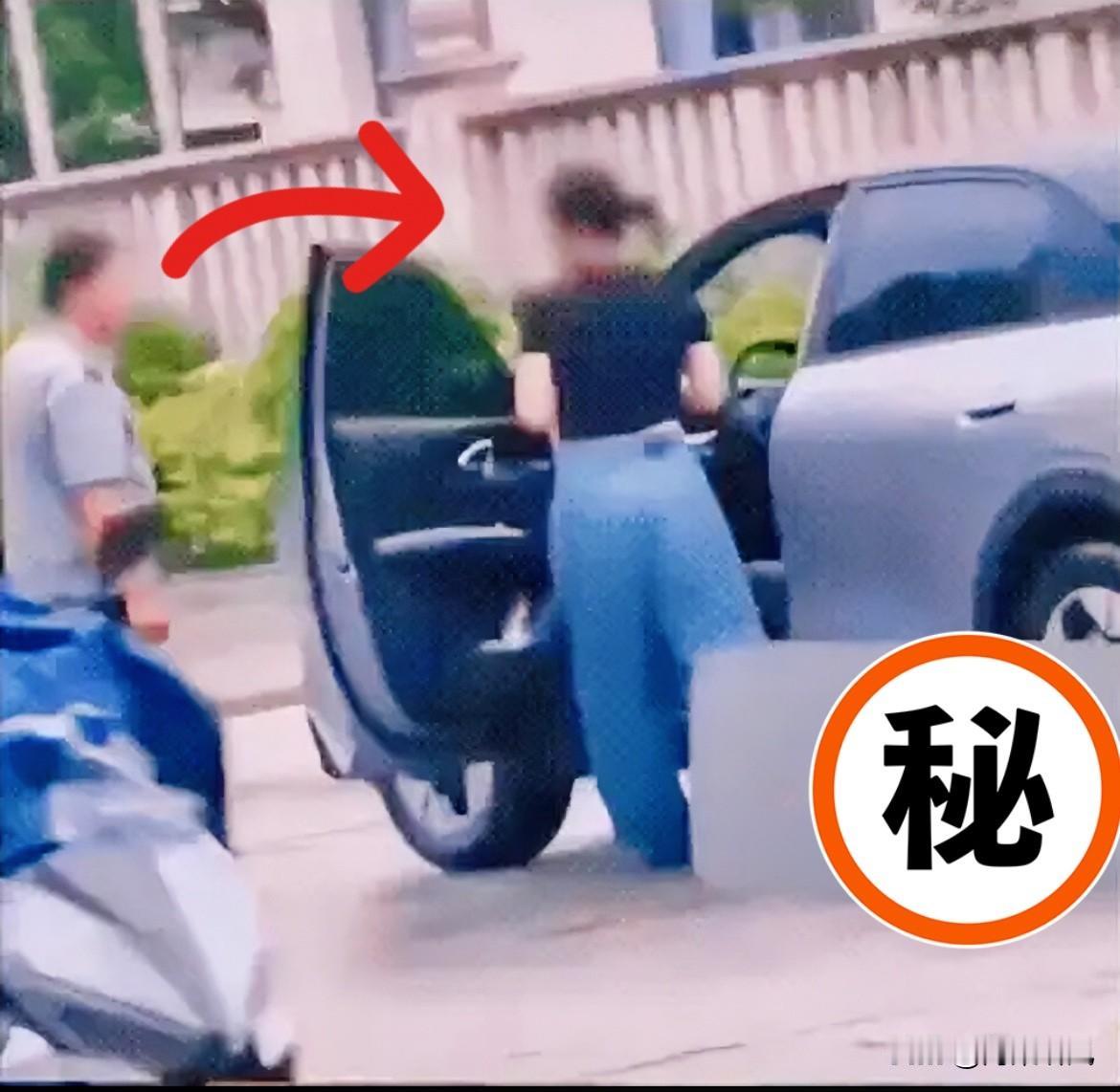 我有种强烈预感，

女司机这次是真豁出去了！

现在最应该后悔的，可能是那个呼了