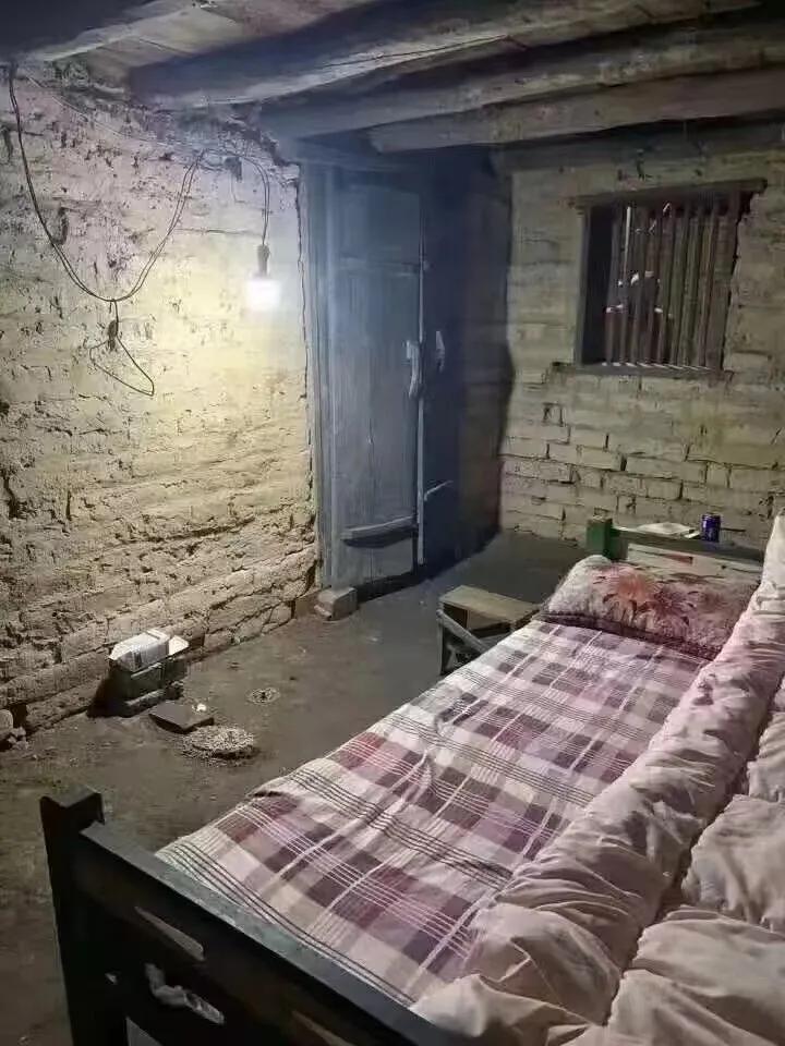 家徒四壁说的就是这种吧！！！！