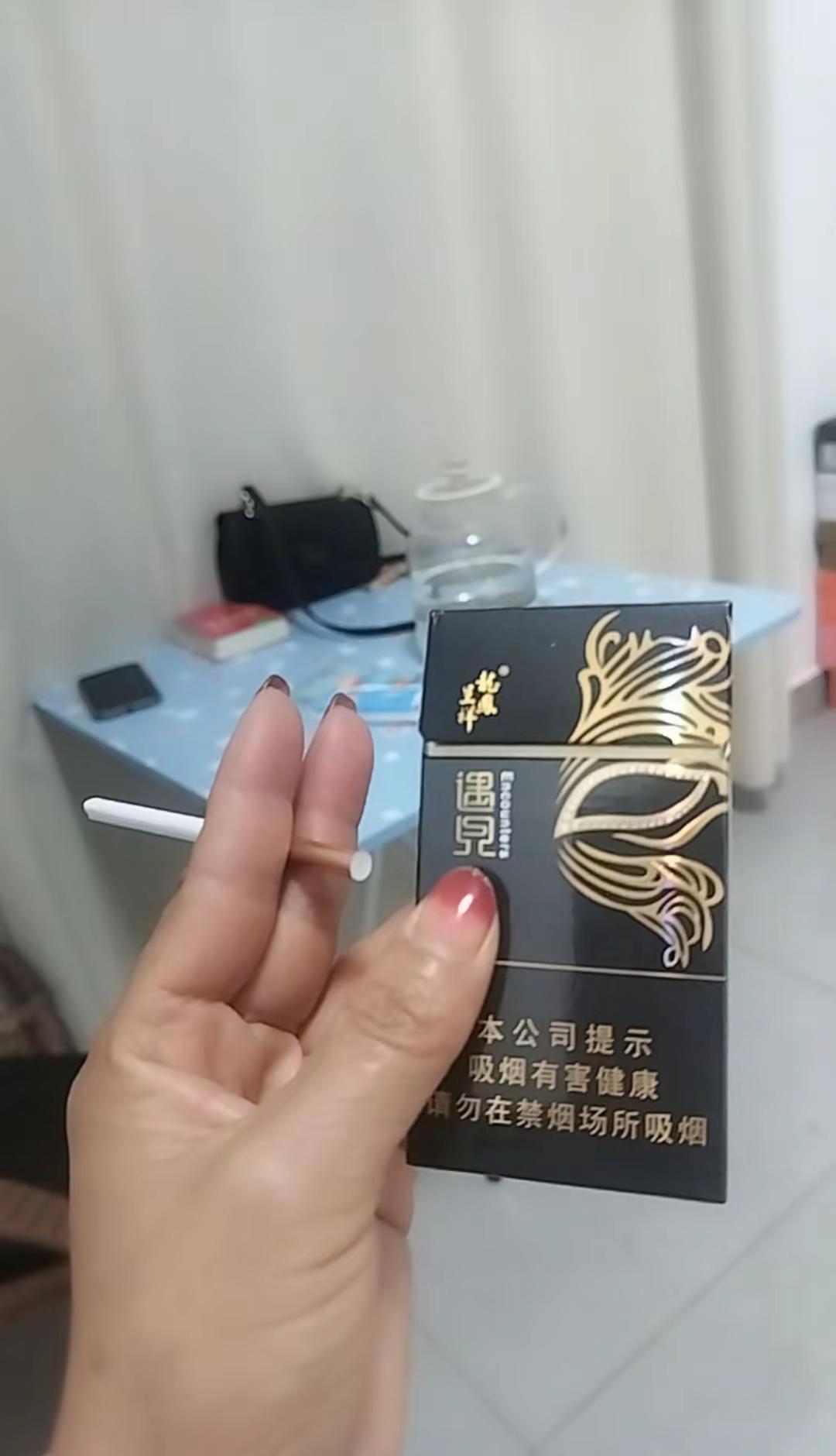 一般人不告诉他 ，烟不一定要会抽，但一定要学会玩，