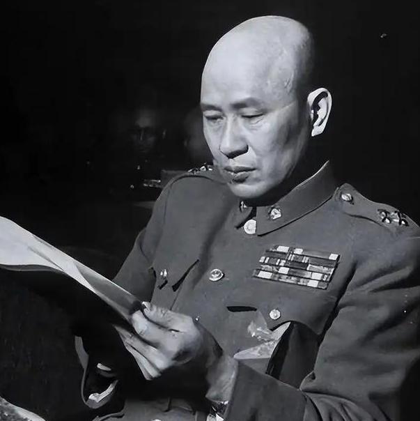 1949年，李宗仁曾私下告诫白崇禧：台湾是虎狼之地，务必远离蒋介石，然而这位“小