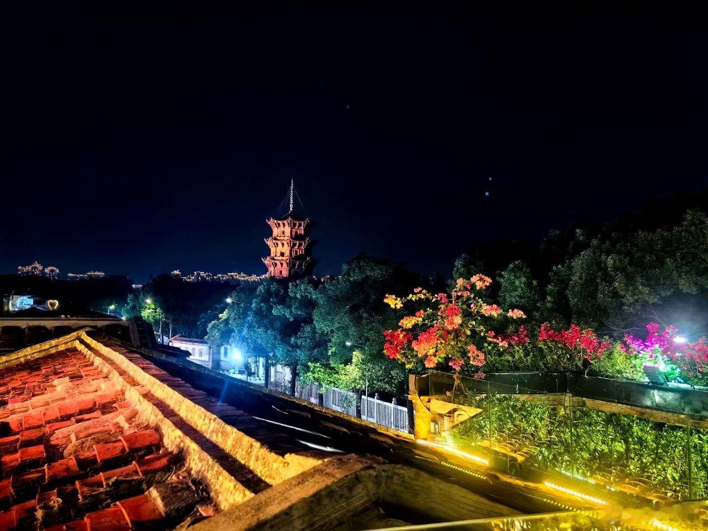 #福建的秋天真是太美啦#泉州古城的夜景很美，真是太惬意了！#福建这座古城的秋天太