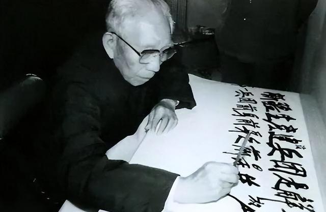 1985年许世友逝世，王震乘坐专机火速抵达南京，并在会议上警告老将们：许世友可是