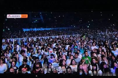 新浪给胡夏做的vcr胡夏演唱会开场小片是新浪娱乐出品 家人们谁还没看！胡夏北京场