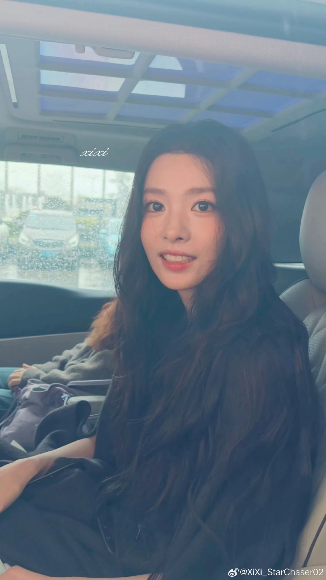 张艺上 下次争取只美不崩溃 张艺上在浪姐路透里颜值超亮眼，精致五官越看越有气质。