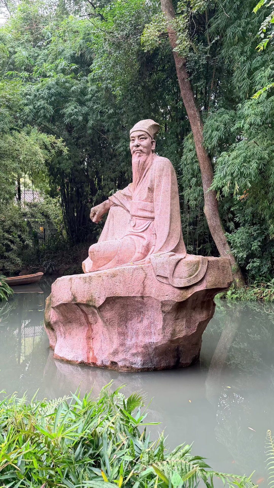 做人不要带着虚伪的面具活在这个世上，心善是福，心宽是路，大道自然。 ​​​