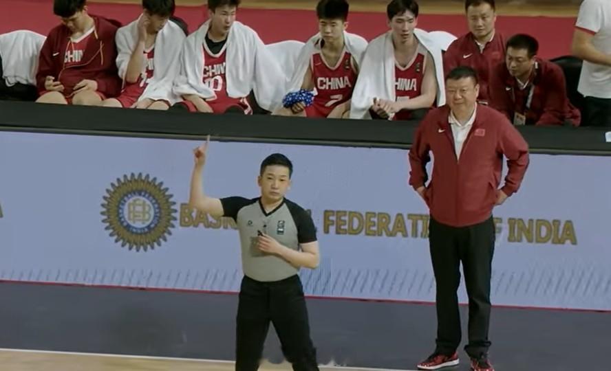 FIBAU18亚洲杯 md，你们怎么吹得，非得袋鼠赢？2017年来了之后，就没丢
