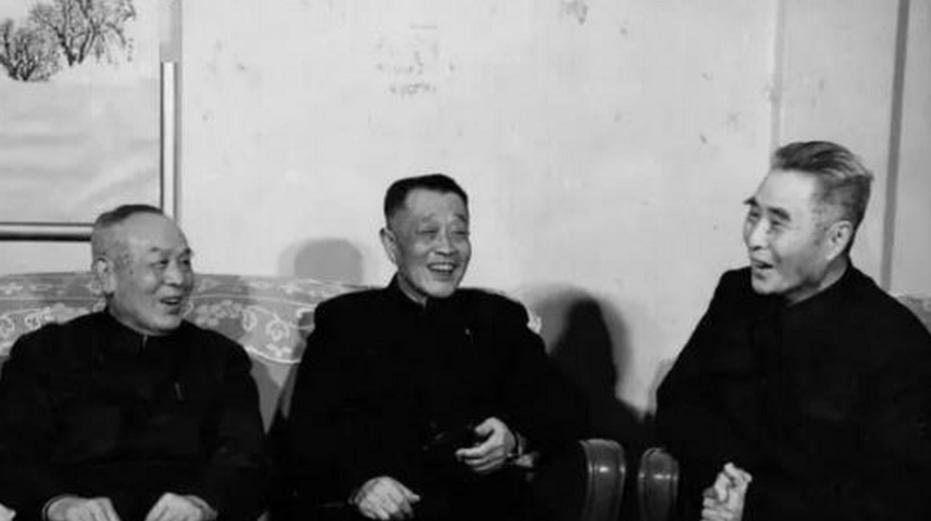 1948年奔赴徐州成俘虏，26年后获特赦，文强与杜聿明可谓难兄难弟。

这两个人