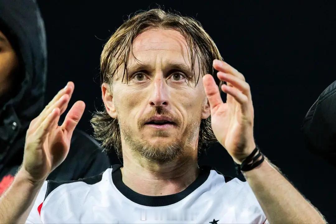 五大联赛活化石！米兰计划续约40岁莫德里奇至2027年意甲第25轮，AC米兰客场