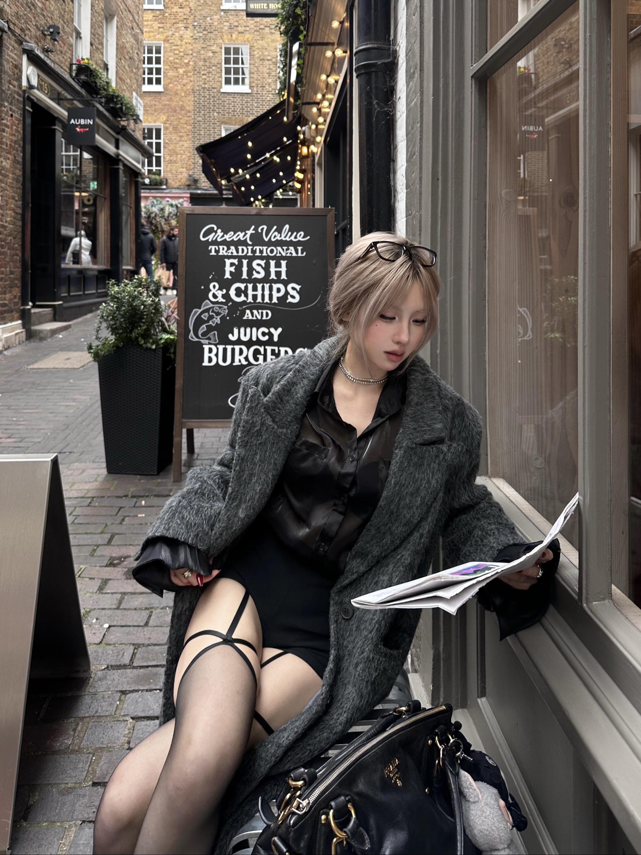 伦敦时间：下午三点半