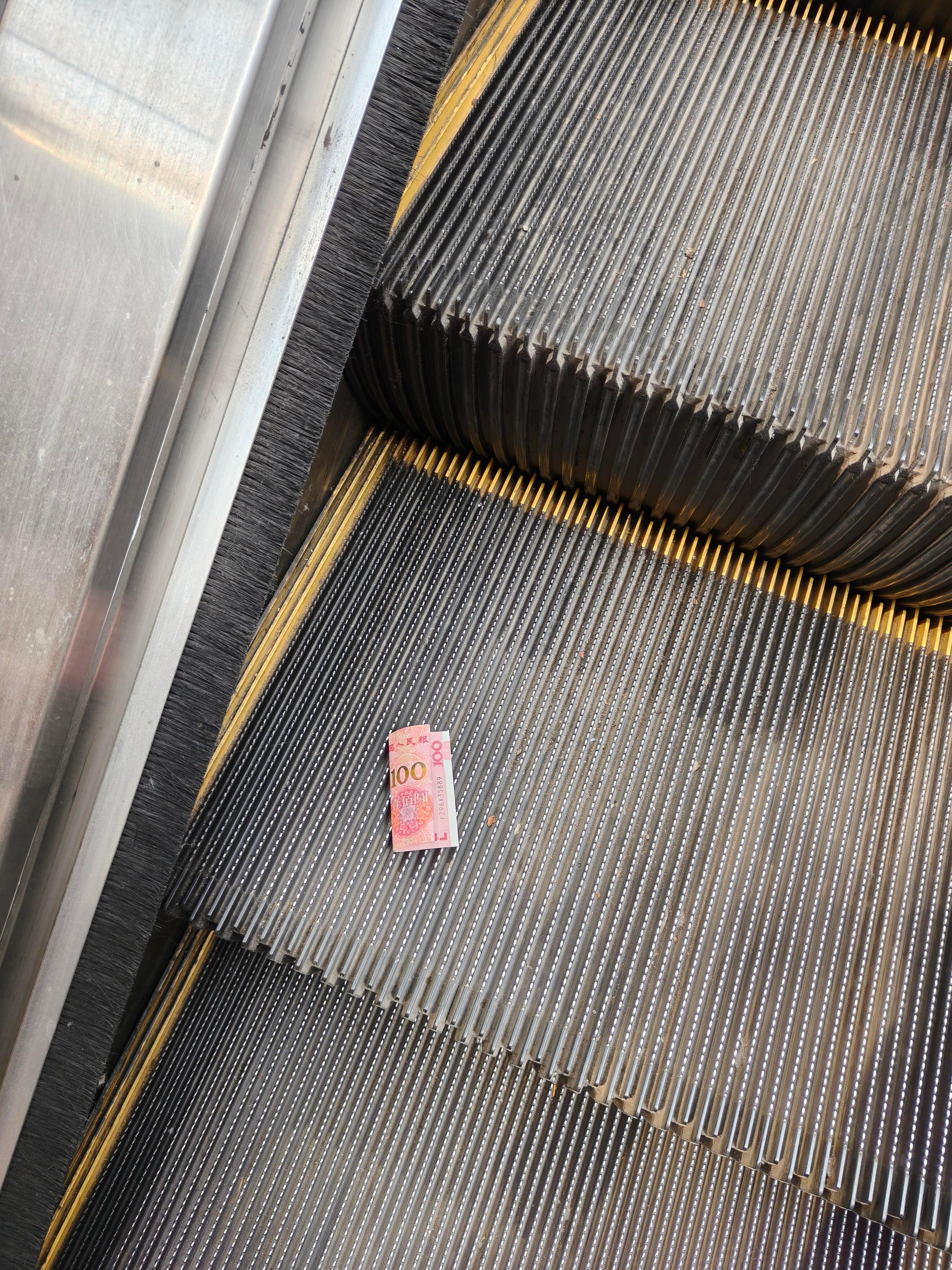 商场看到钱到底该不该捡？ 