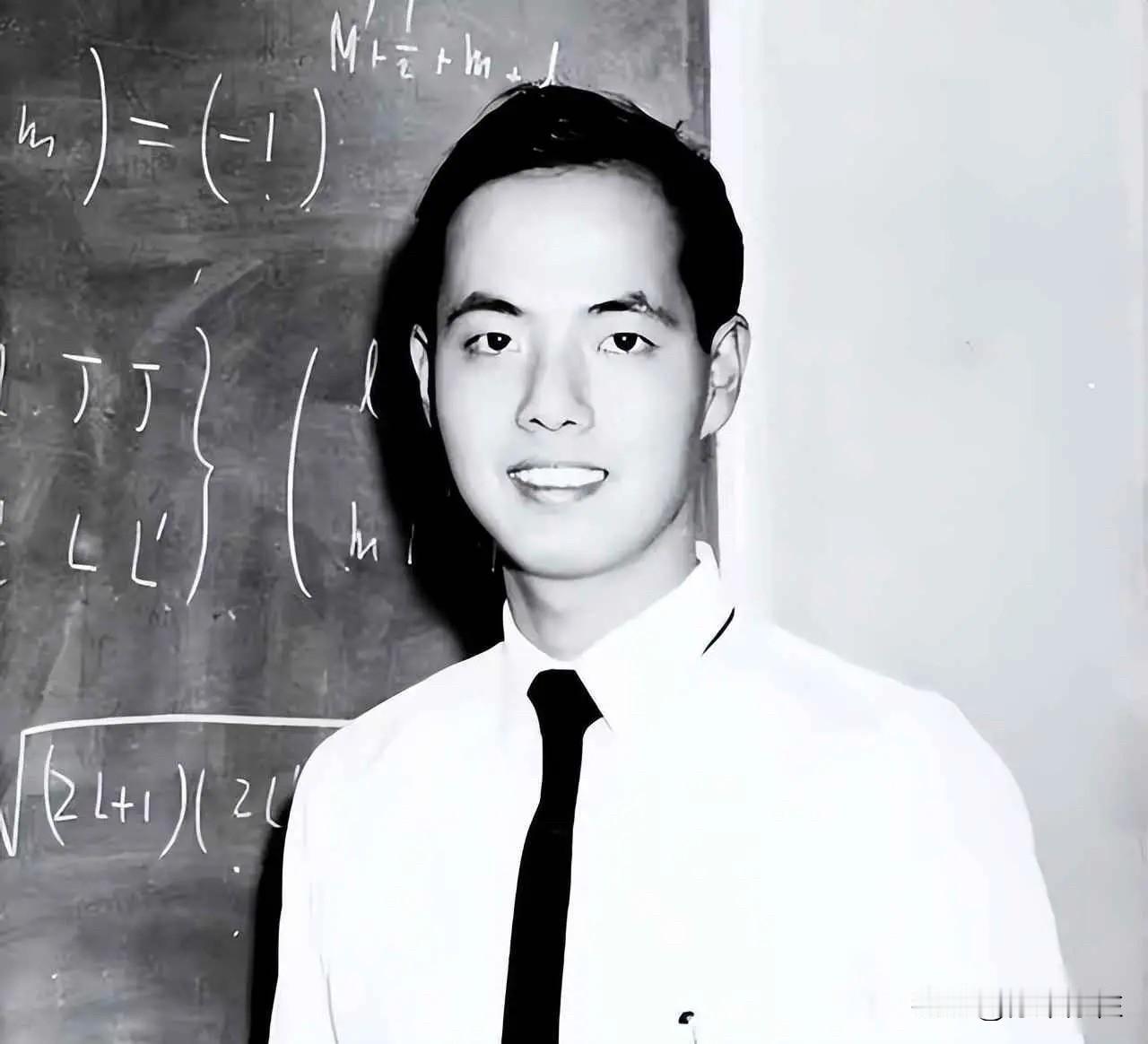 历史上今天：

著名华人物理学家、诺贝尔物理学奖获得者李政道先生，于当地时间20