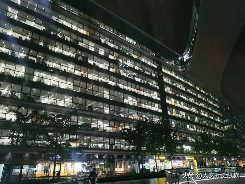 为了不做牛马，我让孩子辞去了游戏大厂年薪150万的工作。
这150万的年薪，是拿