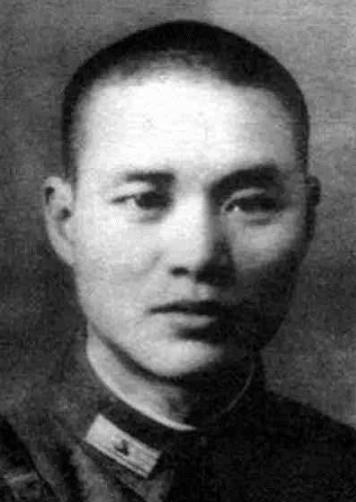 1981年，一个67岁的老人推开香港旅馆的房门，门外站着一个他想了32年的女人。