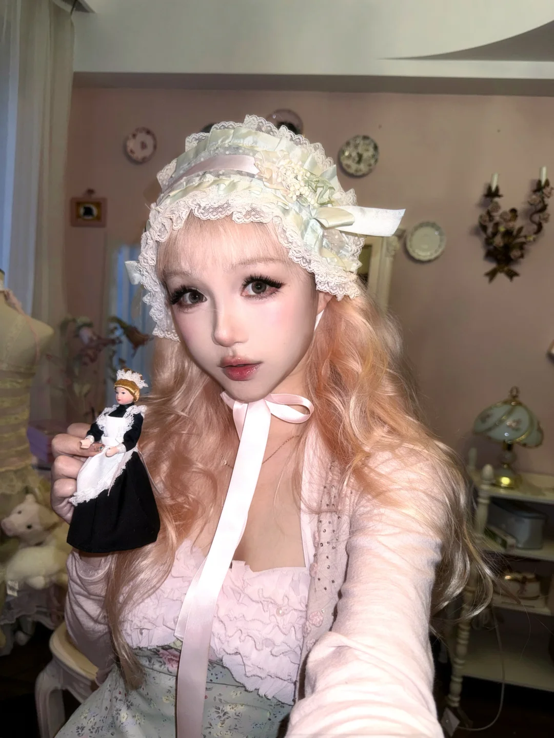 带了浓密欧美睫毛 但是洋娃娃