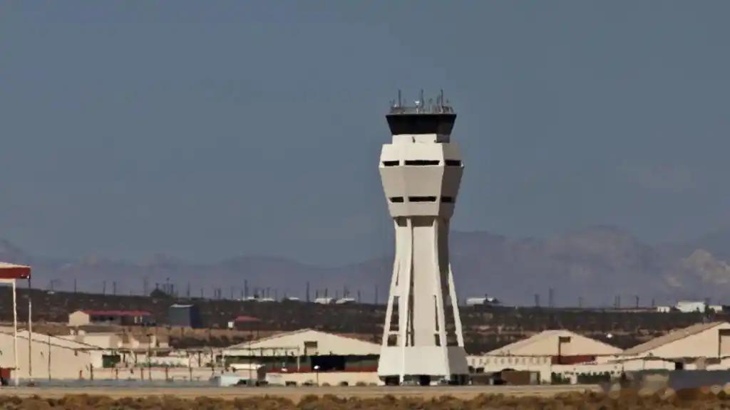 【美一B52轰炸机坠毁8人死】据美国加利福尼亚州爱德华兹空军基地通报，当地时间6