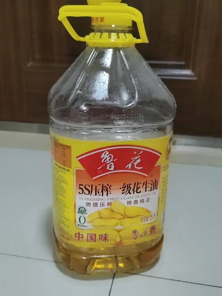 我家做饭就认这两种油，金龙鱼？还真没碰过
 
说真的，我家吃油特别“死心眼”，这
