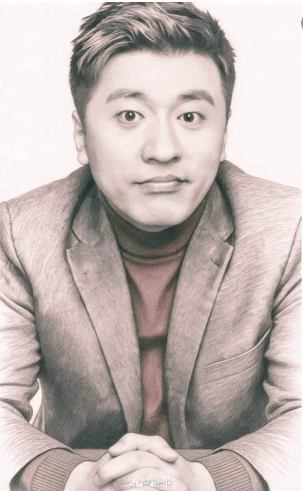 刷到一副写给张雪峰的对联，定睛一看，竟是副挽联，当场愣住。“雪已化，峰还在，彪炳