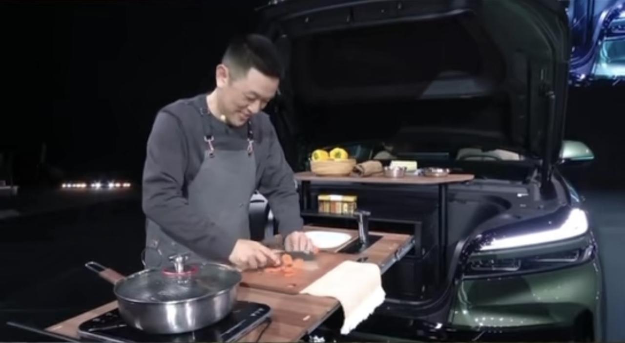 现在这车企，外观抄袭，功能是冰箱彩电沙发、能洗澡能做饭，问题是，就这种奇技淫巧居