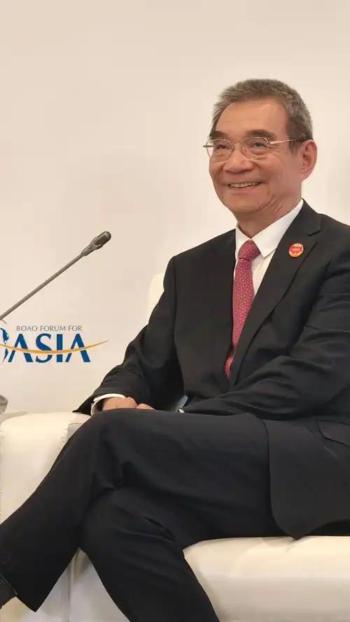 林毅夫香港演讲硬核反击，把欧盟政客怼得无地自容！德国造500万辆汽车把八成卖到世