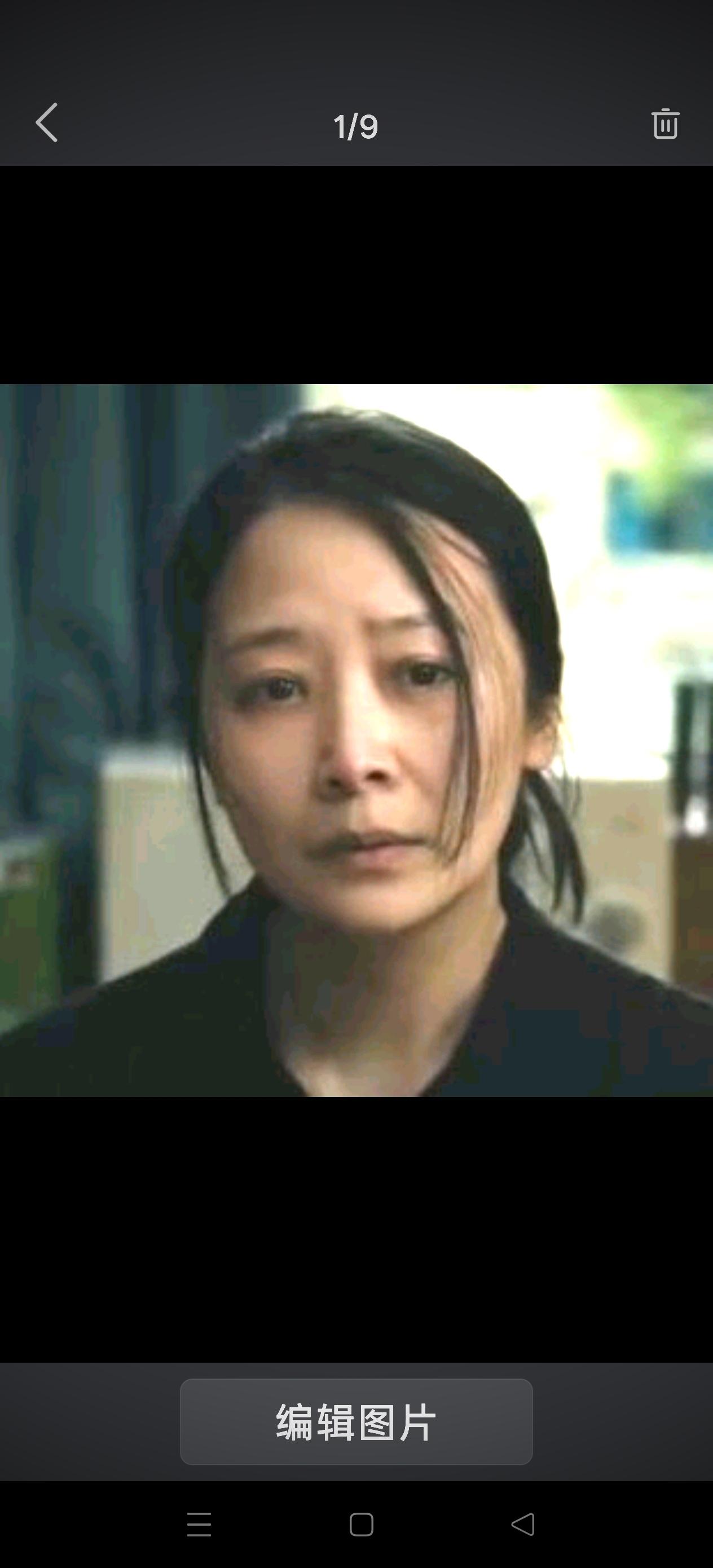 追《交锋》这段家庭戏直接给我看堵了，比剧里烧脑的主线剧情还戳人。
马憩母亲刚走，