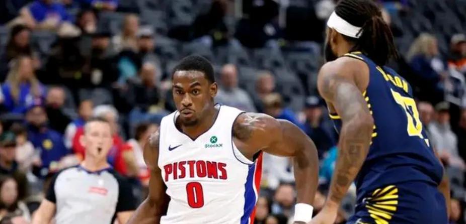 最恐怖球队，全队上场打球的球员，除了一个中锋场均20分，其他没有一个球员超过15