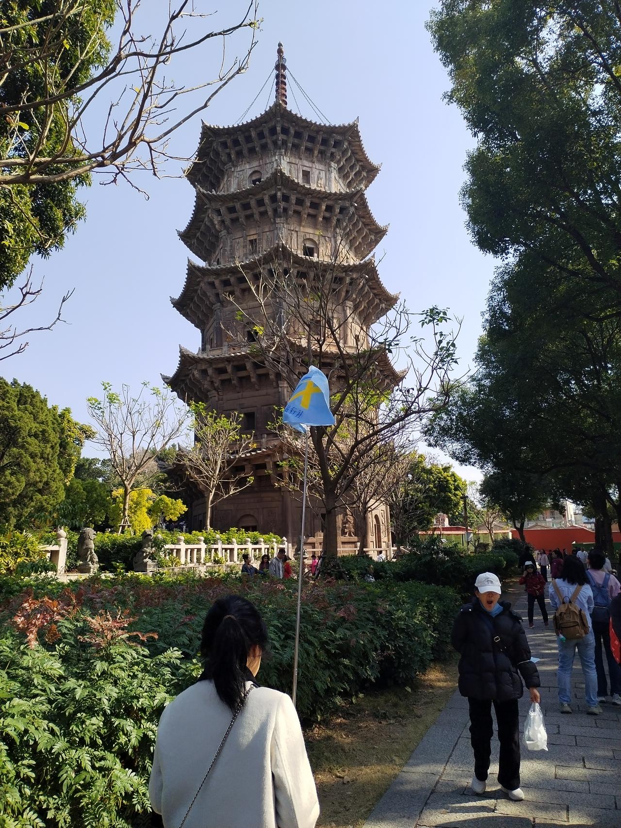 塔，是中华文明的载体之一，有着特定的形式风格式，建筑艺术之美。

平生见过山上，