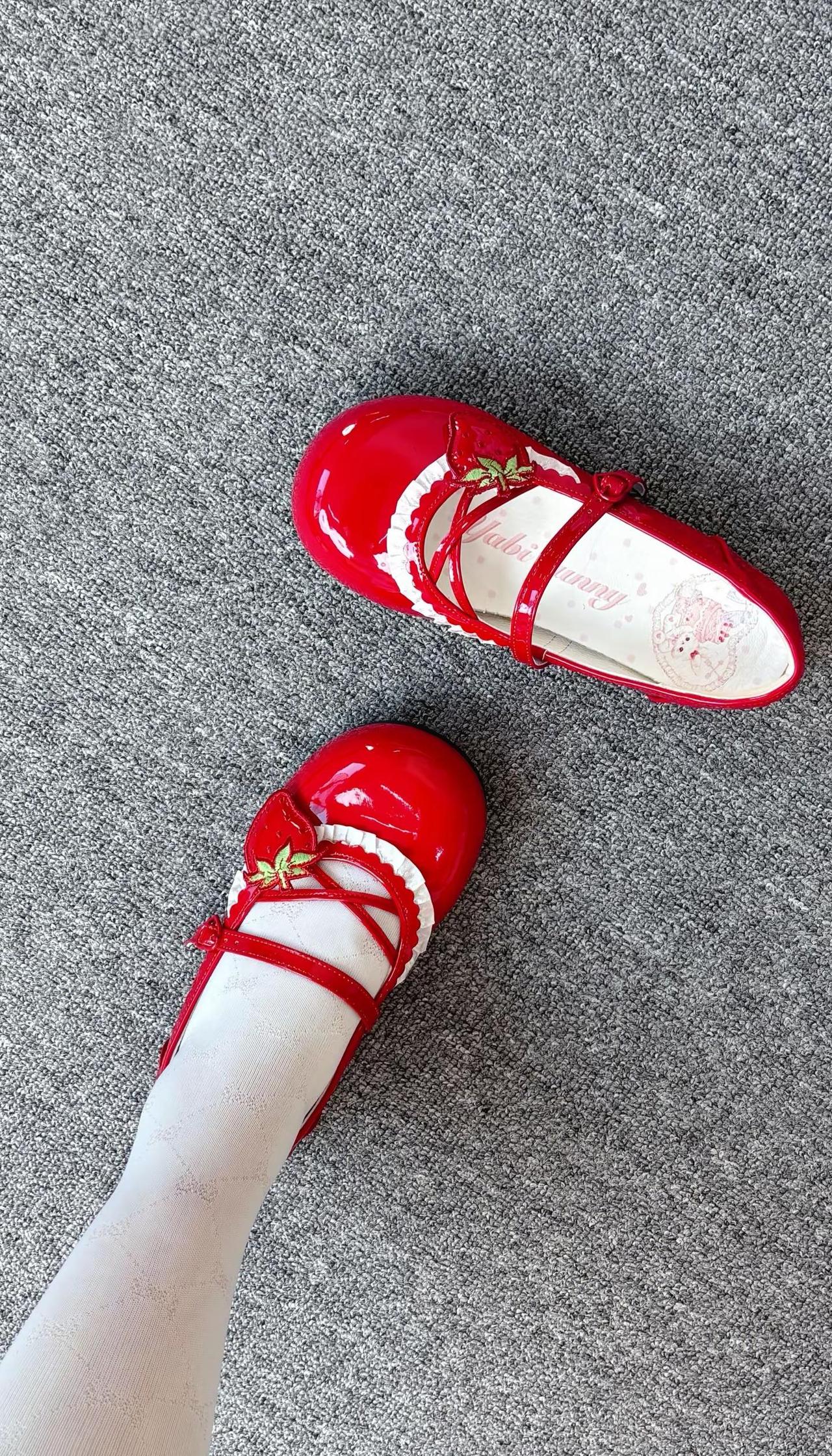 有没有和我一样喜欢穿平底鞋的。可是平底的真的很舒服呀lo鞋 lolita鞋 lo
