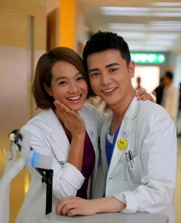 曾经有一个男孩，在高中时喜欢上了一个同班女同学，他非常非常的爱她。因为他们年轻，