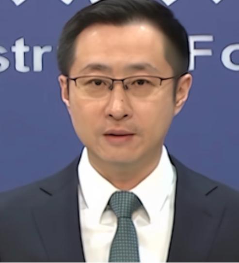 刚刷到个战报，惊得后脊背直发凉。美军高级指挥官开绝密会议，被伊朗无人机一锅端了。