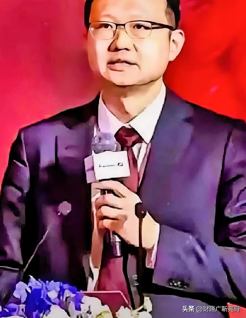 一句“打一针就好了”，估计要提前预定明年的顶级烂梗。
左所长这次是结结实实地踢到