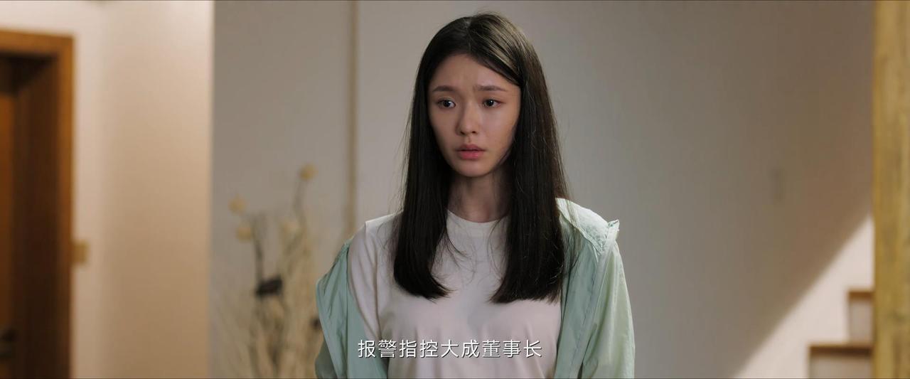 陈默的父母太真实了。儿子把赵寻带回家，听说她的事迹之后，陈默的父母留她吃饭，夸她